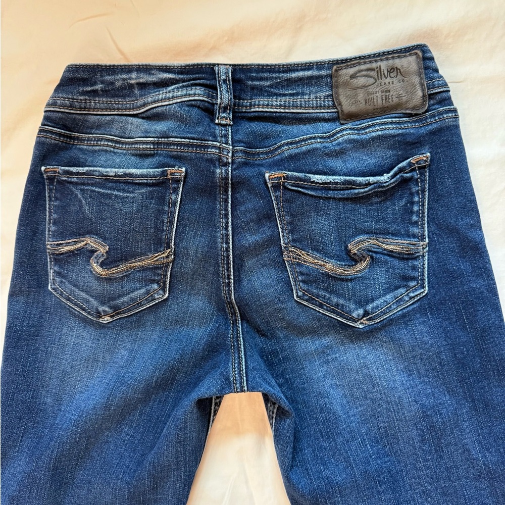 Silver Jeans, size 26, with raw hem in excellent used condition! - Picture 9 of 10